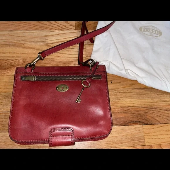 Vintage Fossil Red Leather Keyhole Crossbody Satchel - Picture 8 of 10